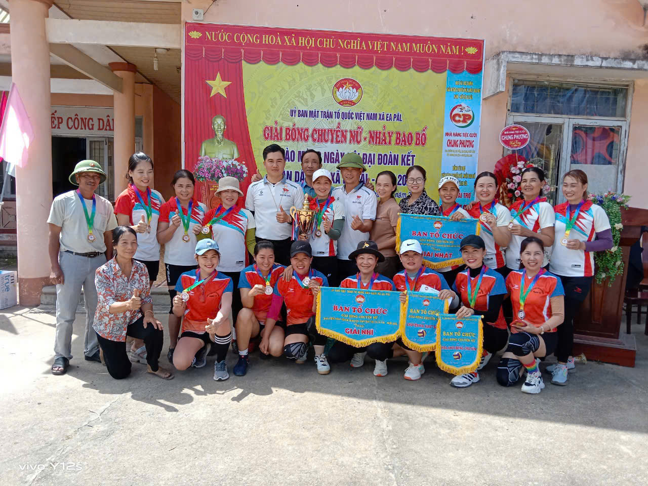 Ủy ban MTTQ Việt Nam xã Ea Păl tổ chức Giải bóng chuyền nữ, nhảy bao bố nam - nữ mở rộng năm 2024